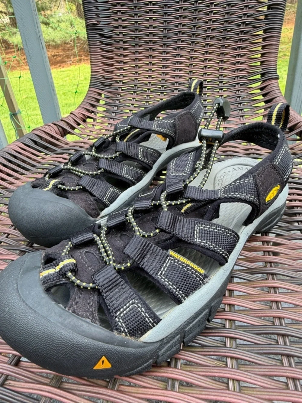 Keen Newport H2 Black Waterproof Fisherman Hiking Sport Sandals kids youth Sz 5